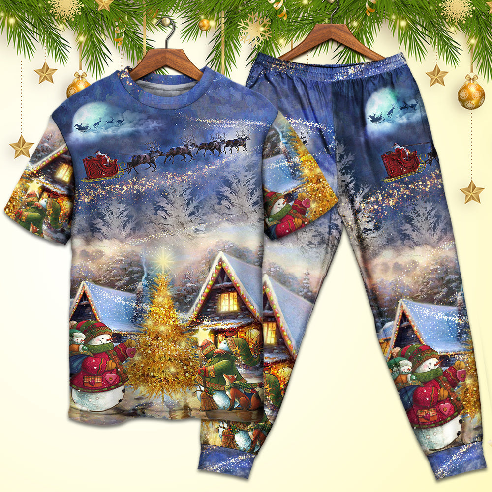 Christmas Santa Claus Reindeer Snowman Family In Love Gift Light Art Style - Pajamas Short Sleeve - Owls Matrix LTD