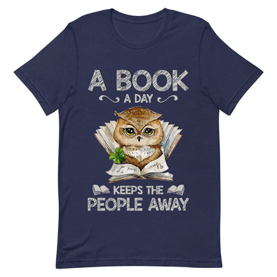 Owl A Book A Day Keeps Reality Away THGB1904002Y Dark Classic T Shirt